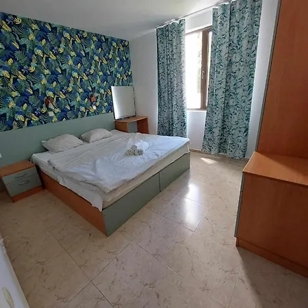 Kambani Arnel , Marina