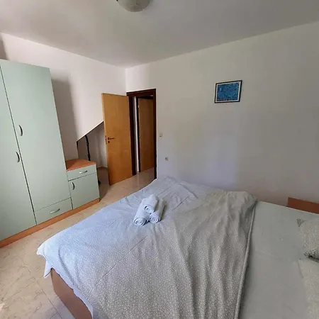 Kambani Arnel , Marina Свети Влас