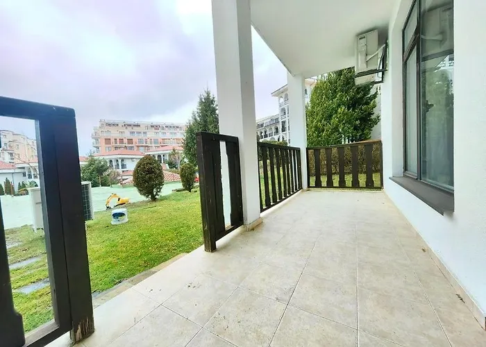 Kambani Arnel , Marina 아파트 *