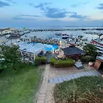 Kambani Arnel , Marina Apartamento *